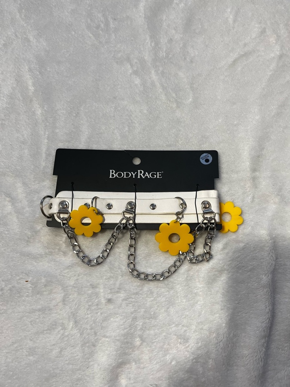 BODYRAGE Spencer’s White & Yellow Daisy Chain Choker